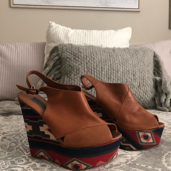 Elissa Steve Madden Aztec Shoes - Picture 3 of 5